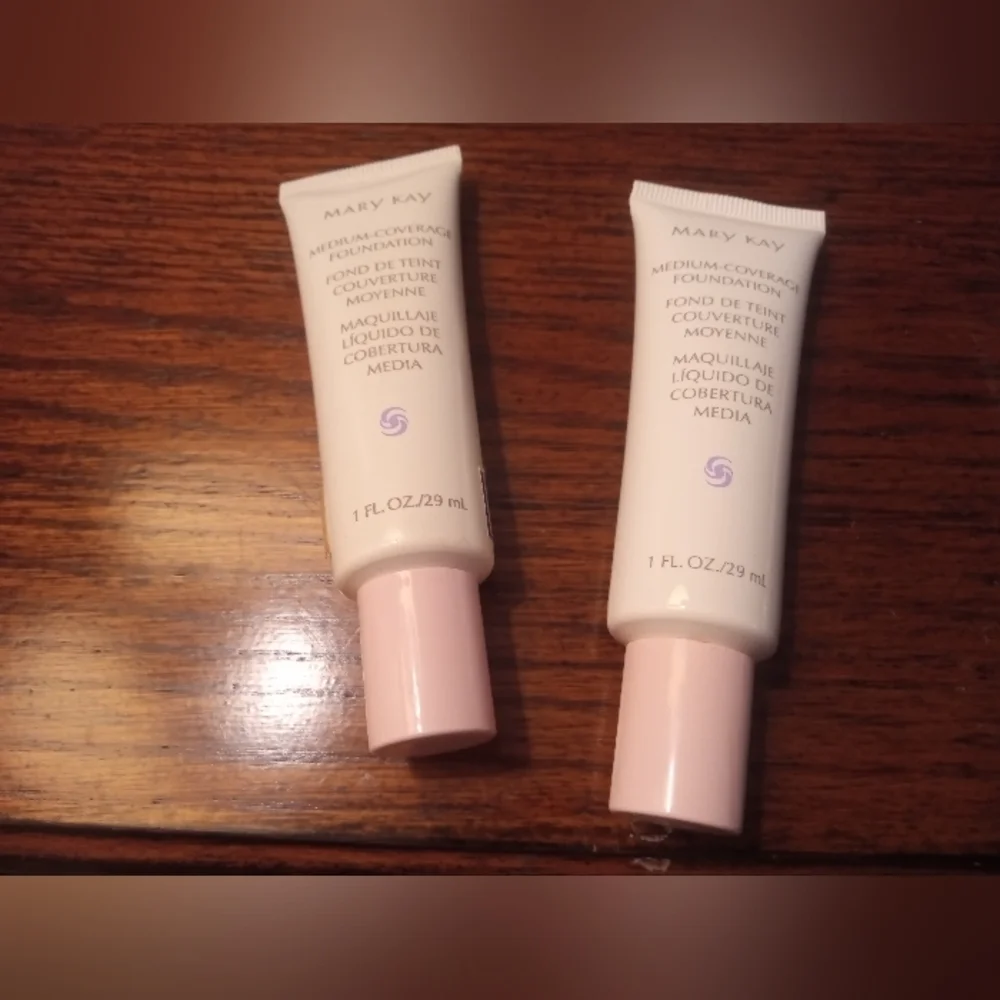 Grab Bundle Mary Kay foundation -6 Items Of Loose Powder And Liquid